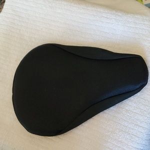 GEL PADDED BICYCLE SEAT COVER NWOT